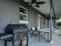Tranquil Oaks Near Lake & Raceway w/Tesla Charger & Family Games Included! Hotels in Sebring