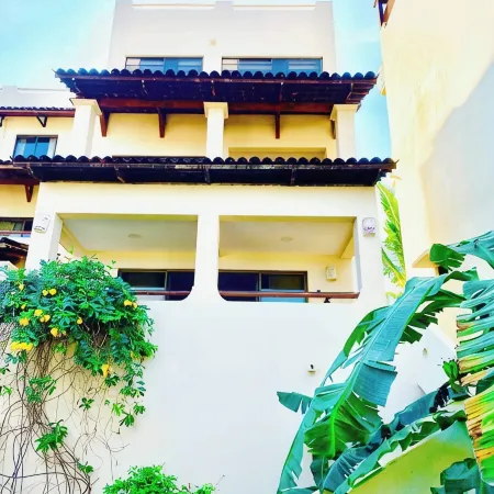 Stunning ocean view villa.<br>Walk to the beach .