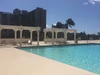 30th Waikīkī Oceanview Studio B • Free Beach Gear • Kitchenette • Pool • 2G - สระว่ายน้ำส่วนตัว