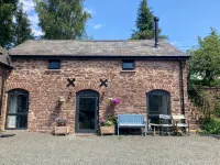 Cosy 2 bed barn in Bannau Brycheiniog national park, with outdoor patio.