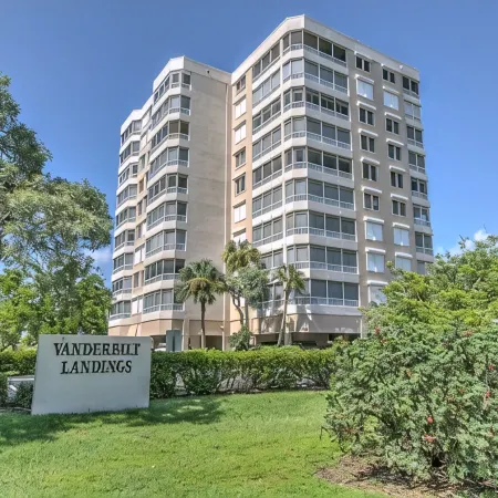 Spectacular penthouse end unit!