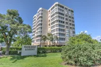 Spectacular penthouse end unit! - balcony