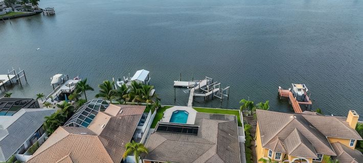 The Dolphin Inn with Views of Tampa Bay & Marina Hotels in Apollo Beach