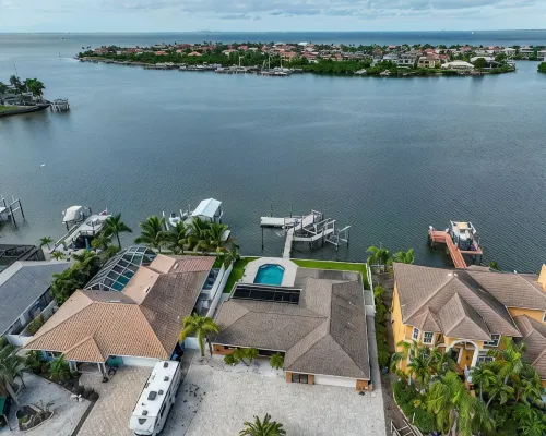 The Dolphin Inn with Views of Tampa Bay & Marina Hotels in Apollo Beach