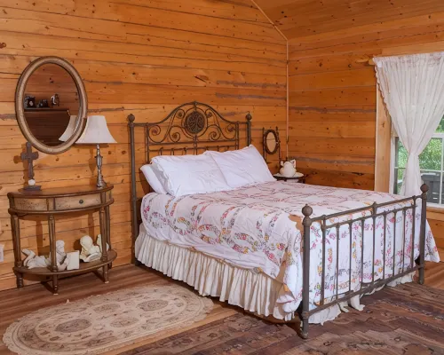 Large Cabin in the Kiamichi Wilderness Hotels in Pushmataha County