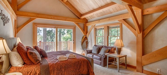 Snowgrass Lodge - Luxury timber lodge, riverfront, mountain views, hot tub Hotels in Chelan County
