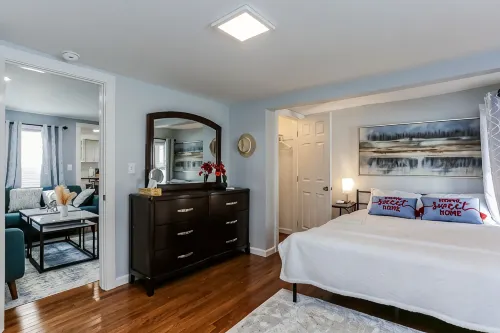 2 BEDROOM APARTMENT IN BRISTOL NEAR PLAINVILLE