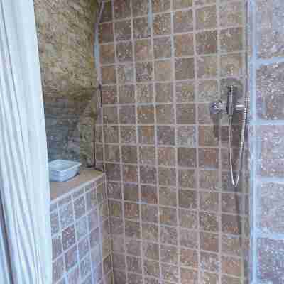 Provencal stone cottage 2 pers. Welcome dog. Swimming pool . Wlan ... Rooms