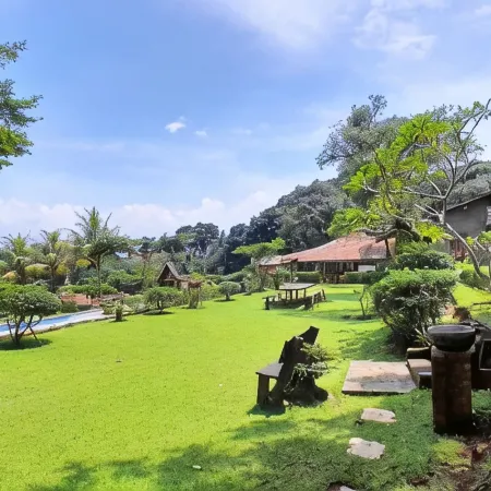 Kampung Halaman Villas Hotels in Cijeruk