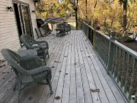 Relax on the edge of Little Red @ Griffin Little Red River Cabin - balcón