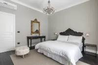 Villa Raphael, luxury property with swimming pool and sea view - balcony