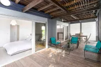 Villa Leynita Bay, 5 bedrooms, sleeps 12 on the beach of Diamant Martinique - Homestays