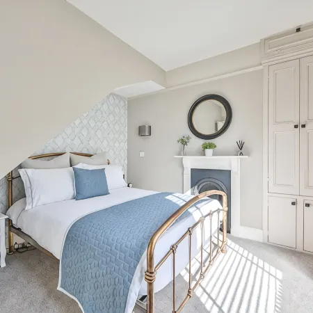 Charming Three Story Townhouse footsteps away from the historic harbour.