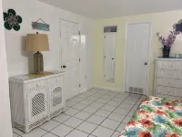 KCB-access Private Cabana Club, Dock on Canal, PET Friendly, Pickle ball courts - Wifi
