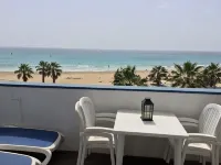 3 Bedroom Penthouse Apartment With Shared Pool And Panoramic Sea/Beach views - Apartemen