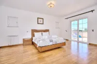 Amora Classic Villa 5 mins walk from center of vilamoura