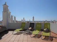 2 bedroom top floor apartment, swimming pool, Air-Con.