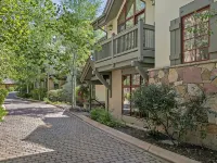 Must See - Million $$$ Townhome - Best Value - Ideal Location Close to Lift Hotels in Edwards