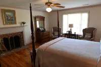 Athlone Farm: Spacious, Gorgeous Grounds, Historic Outbuildings, Summer Deals!