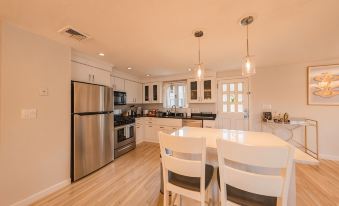 LUXE 3BR Near Boston, Airport, and Beach!