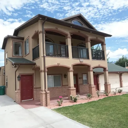 New Build Luxurious Modern Apartment With a Private Garage And a Covered Porch