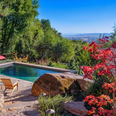 Spectacular Stone Pool/Spa. Views to The Bay.  Near Sonoma Plaza. Ambiance plus!