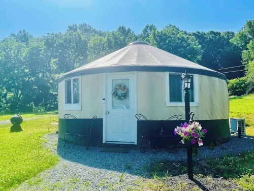 Unique Stay! Yurt with Mountain View, 1 min to Breweries & Hiking, 5 min to Lake