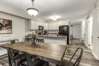 Modern 3br 3 ba house near downtown w/ amenities