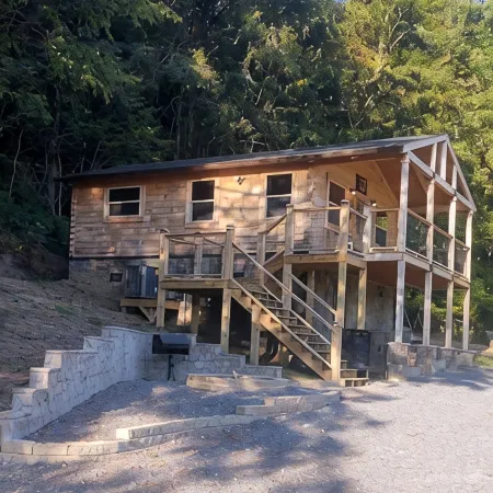 1-Br Cabin Just 5 Minutes to Great Smoky Mountains National Park on Cosby Creek