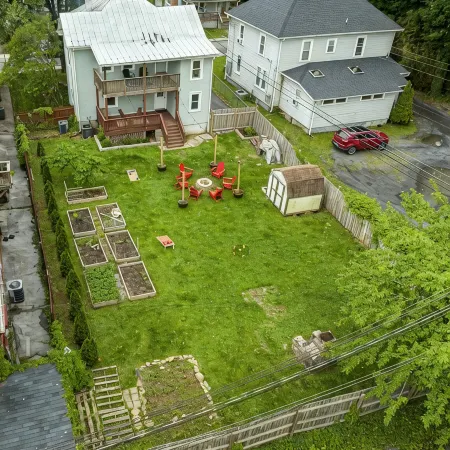Spacious home steps from Main St and Shenandoah NP with firepit & large backyard