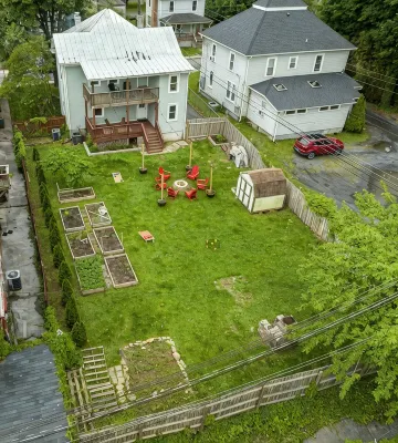 Spacious home steps from Main St and Shenandoah NP with firepit & large backyard