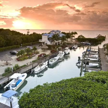 {PRIVATELY OWNED} This 2 Bedroom Has Everything You Need.with a Fantastic View.