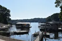 Lakefront Retreat Sleeps 19 • Hot Tub + Paddle Boards • Family & Group Favorite!