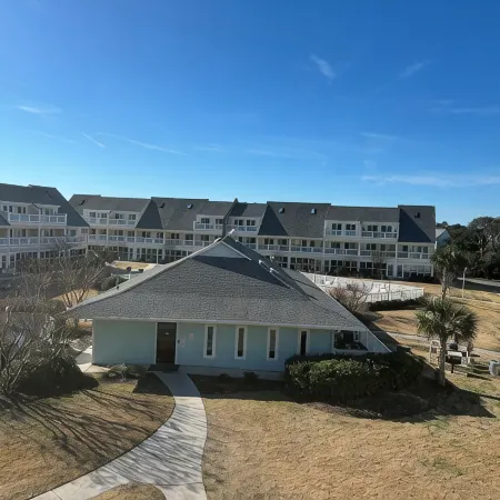 Charming studio in lovely Emerald Isle with beach access