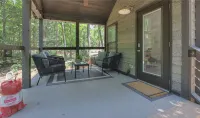 Nesthaven: A cozy boho-chic tiny home with a deck, fire pit, & nearby waterfall - 3-Star