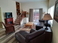 Pattee Canyon Mountain Hideaway - Apartments