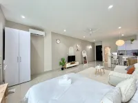 JB Town | Twin Galaxy Studio|2 Pax|Couple - Pool