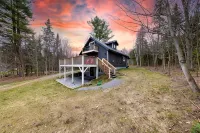 Ultimate Lakeview Cottage Retreat: Hot Tub, Paddle & Play - balcony