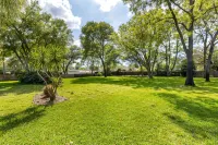 Cozy retreat in Spring Hill, 3 beds, 3 baths w/heated Pool  and Hot Tub