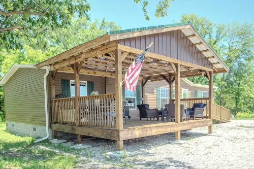 Relax fish/play: Pvt 25-acre clear Blue Lake w/ home that sleeps 10 comfortably. - Wifi