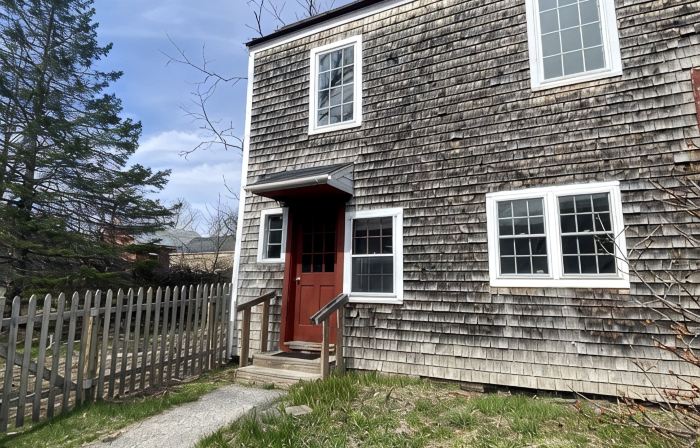 Cozy 2BR with Rustic Decor Near Downtown