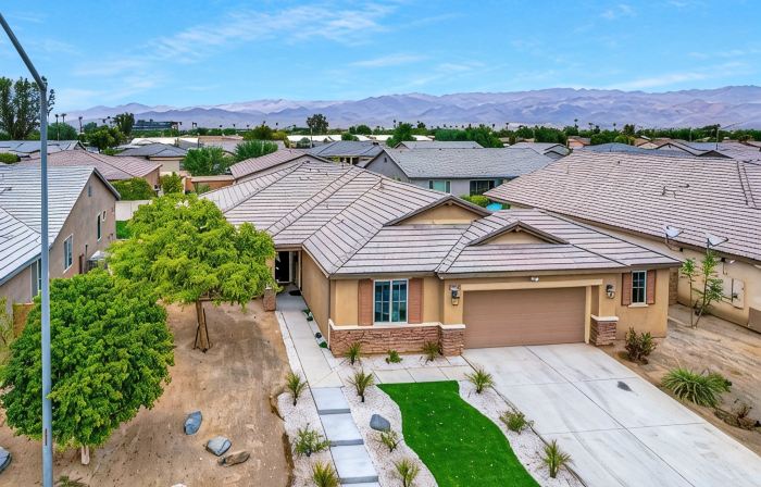 5 min to Stagecoach & Head Trip w/Pool, Spa, Waterfall, Water Slide & Fire Pit
