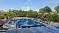 The Langit Duyong Marina Resort - С бассейном