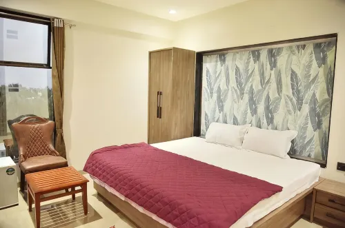 Manoranjan Enclave - 3-Star