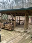 Walk to Waterfalls!  Cozy All Seasons Highlands Cabin 6 min to Town - Gym