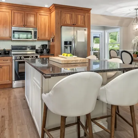 Enjoy a lovely summer retreat in Sag Harbor Village, 1 mile to Main Street
