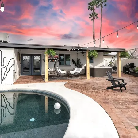 WOW! Luxury Desert Oasis!