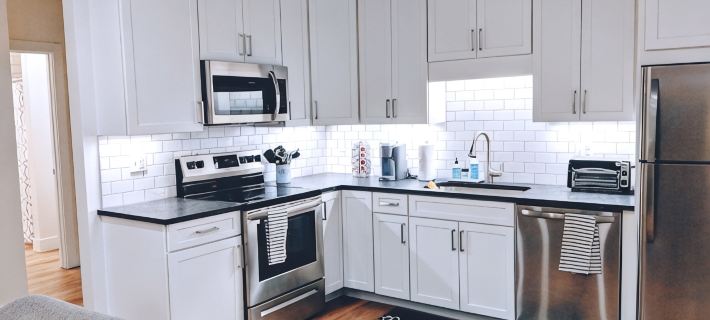 Adorable Modern 1-Bedroom Condo in Downtown Traverse City W/Parking トラバースシティのホテル