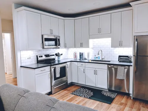 Adorable Modern 1-Bedroom Condo in Downtown Traverse City W/Parking - ห้องครัว