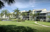 Coastal Comfort, 2Br Hutchinson Island Getaway by the Beach - Homestays